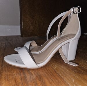 Ankis White Strappy Heels Size 5